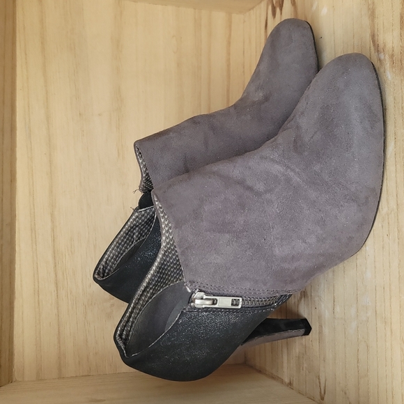 Dexflex Complex Women's Gray Ankle Boots - Picture 2 of 9